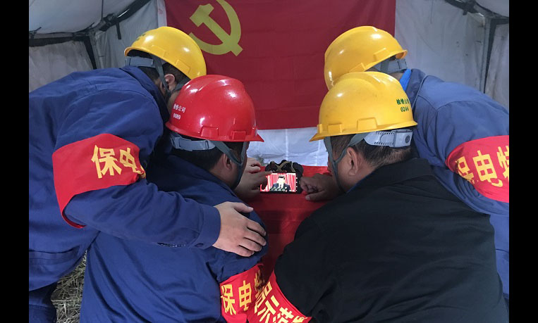 圖為國網河北電力2萬余名黨員認真觀看十九大盛況。