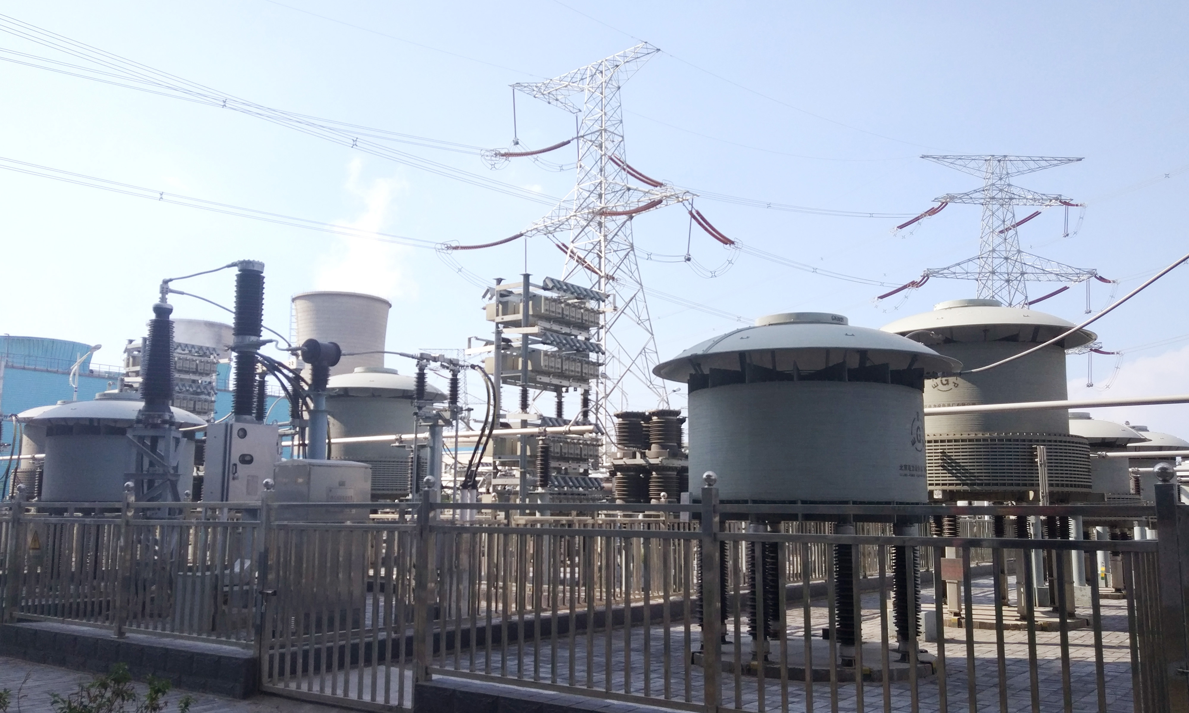 依托科技的創新、科學的管理和對安全的高度重視，大唐托電已經實現連續安全生產十一年，將安全、環保、清潔的電能源源不斷地輸往首都，累計發電超過3390億千瓦時，上繳稅金超150億元，對改善當地和北京地區大氣環境質量、促進經濟發展發揮了重要作用。（攝影：國務院國資委網站 駱秧秧）