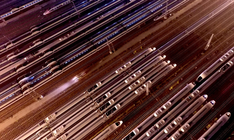 2016年9月6日，動車組列車停靠在鄭州動車段停車場，等候進庫檢修。（新華社記者 李安 攝）