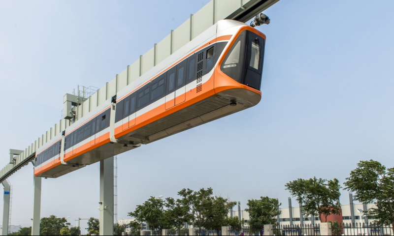 國內最高速的懸掛式單軌列車日前在中車青島四方機車車輛股份有限公司下線， 進入型式試驗和試運行階段，據了解， 懸掛式單軌列車又被稱為“空軌”、“空中列車”，是一種輕型、中速、中運量、低成本的新型公共交通方式。