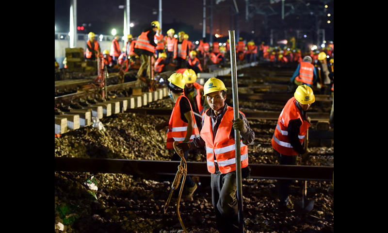 據了解，南龍鐵路北起合福鐵路南平北站，南至贛龍鐵路龍巖站，正線長度246.55公里，設計行車速度200公里。（新華社記者 宋為偉 攝）