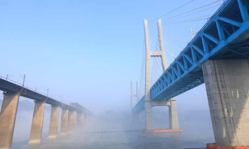 據介紹，渝貴鐵路開通后，列車通過這座大橋最快僅需16.56秒。（新華社記者 劉潺 攝）