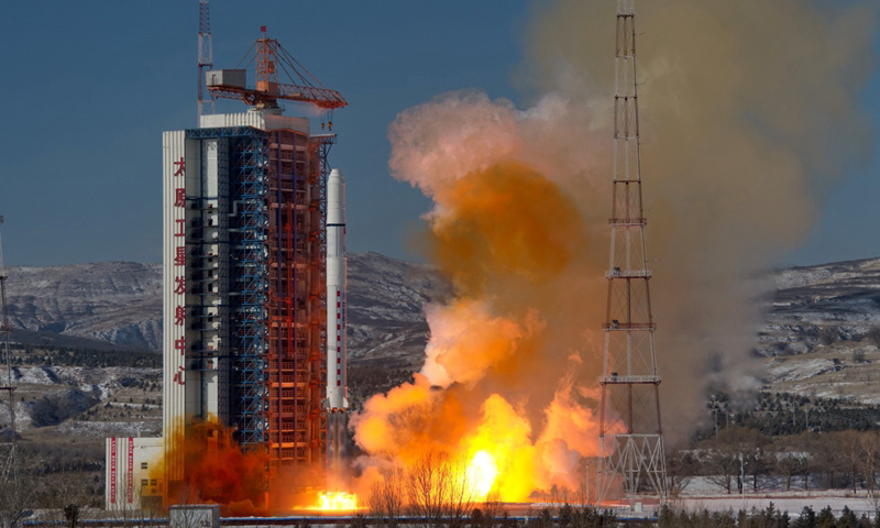 高景一號03、04星與同軌道的高景一號01、02星組網運行，標志著我國首個0.5米高分辨率商業遙感衛星星座首期正式建成，2018年我國航天發射實現開門紅。（新華社記者 曹陽 攝）