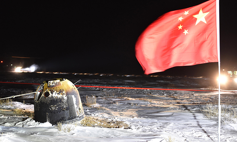 12月17日凌晨，嫦娥五號返回器攜帶月球樣品，采用半彈道跳躍方式再入返回，在內蒙古四子王旗預定區域安全著陸。（新華社記者 任軍川 攝）