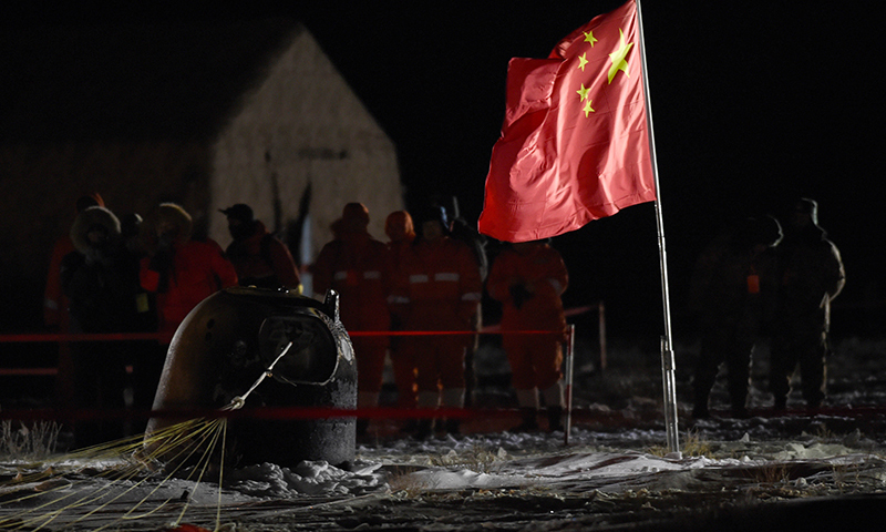 12月17日凌晨，嫦娥五號返回器攜帶月球樣品，采用半彈道跳躍方式再入返回，在內蒙古四子王旗預定區域安全著陸。（新華社記者 彭源 攝）