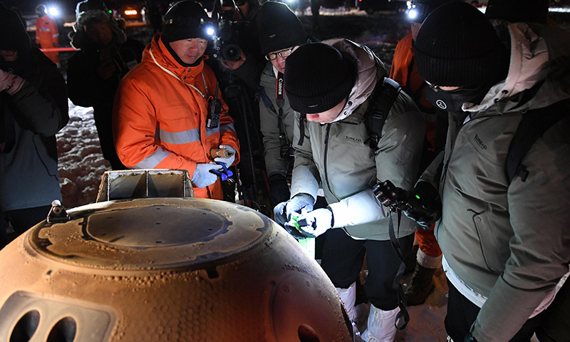 12月17日凌晨，嫦娥五號返回器攜帶月球樣品，采用半彈道跳躍方式再入返回，在內蒙古四子王旗預定區域安全著陸。（新華社記者 連振 攝）