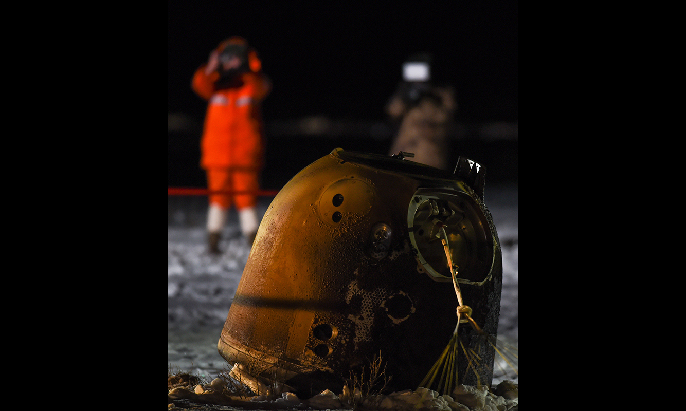 圖為12月17日拍攝的嫦娥五號返回器。（新華社記者 彭源 攝）