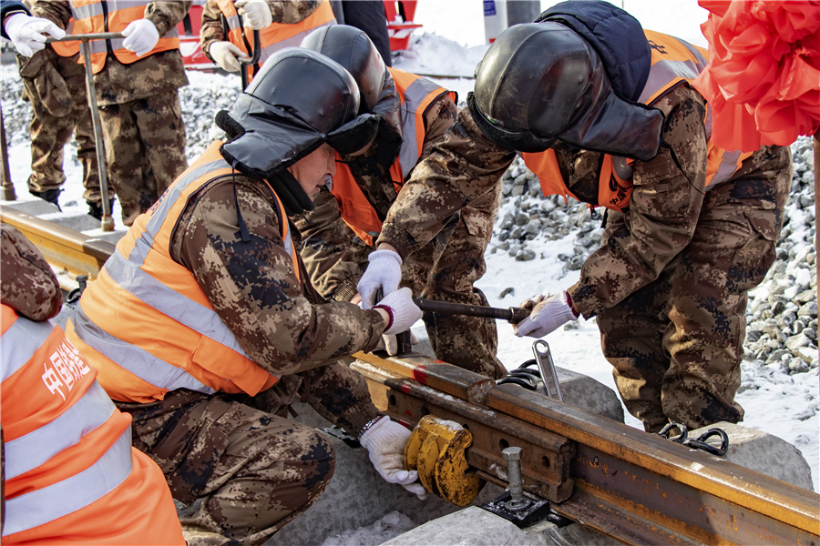圖為對接鋼軌。