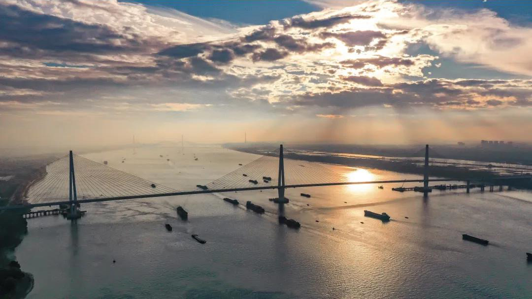 圖為南京長江五橋。