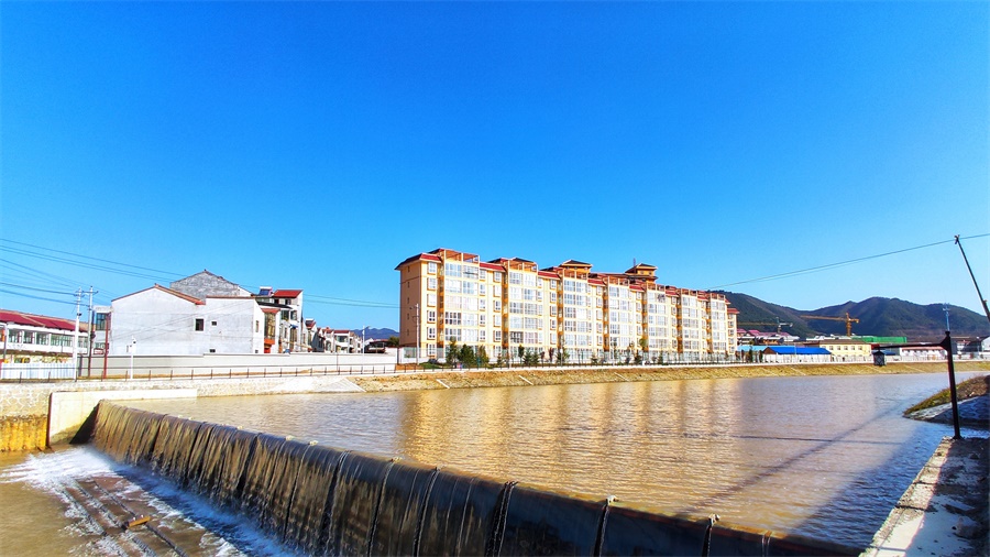 圖為治理完成后的虢川河河道及沿線景觀。（師華鵬 攝）