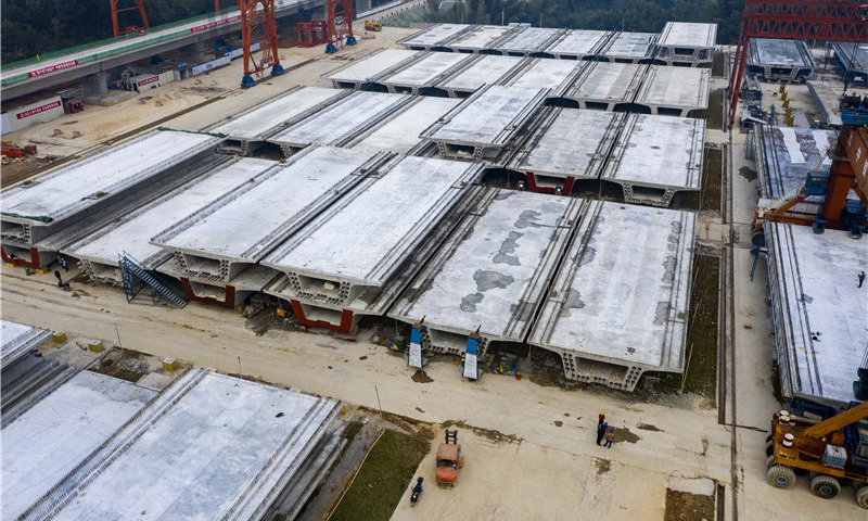 圖為10月13日拍攝的中鐵十一局常益長鐵路望城西梁場。新華社發（王荃荃 攝）