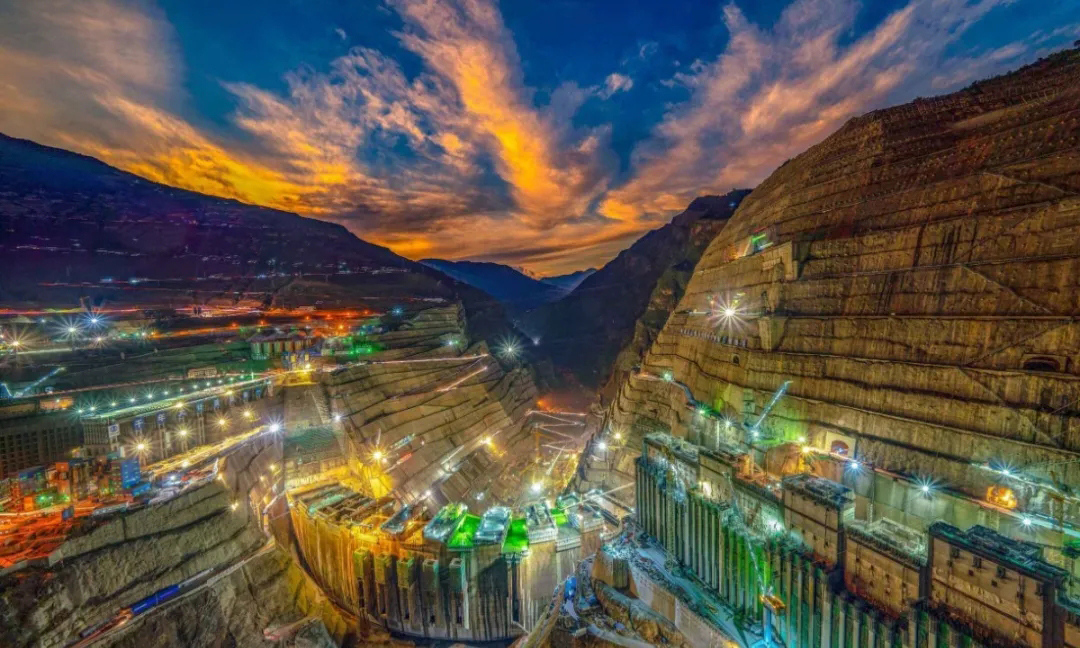 圖為建設中的白鶴灘。（長江電力白鶴灘 王廣浩 攝）