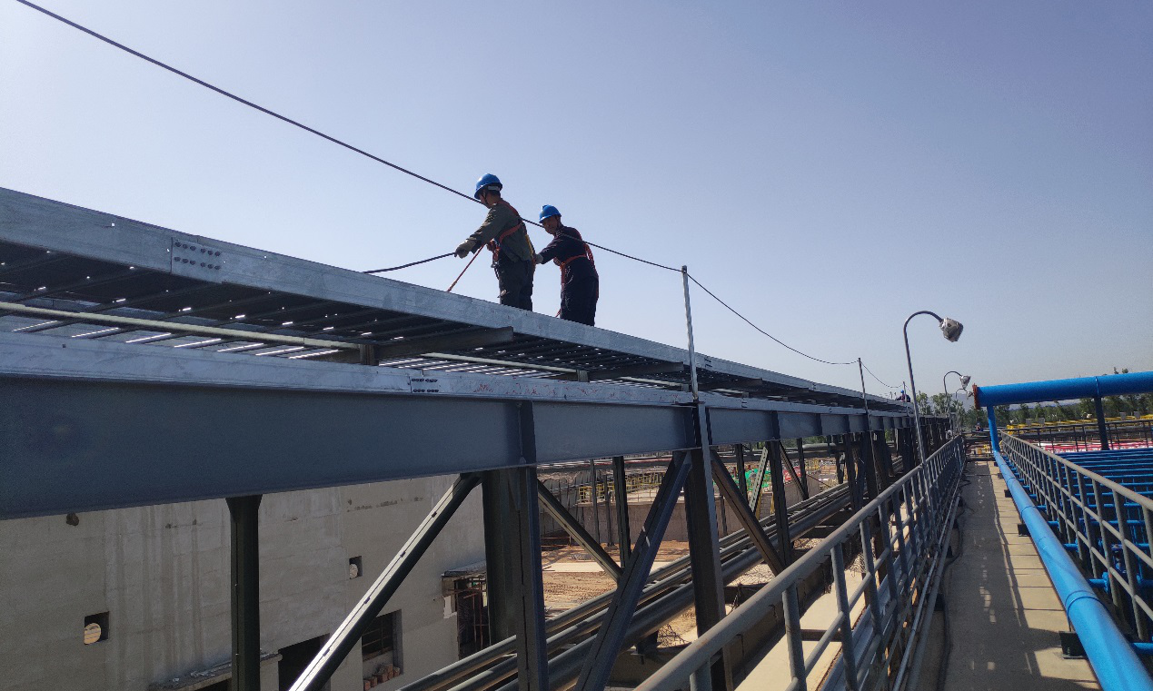 項目于2017年11月20日開工，預計2020年10月投產。圖為電纜敷設。