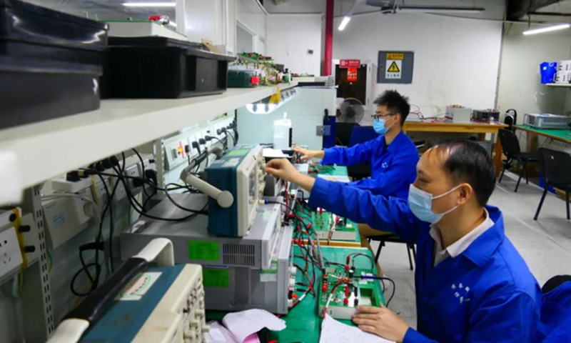 截至今年7月，中國電子旗下振華微電子研發中心研發創新成果再創新高。新研項目完成291項，同比同期增長11.9%。新研交付200項，同比同期增長55.04%。設定評審完成22項，同比同期增長144.44%。公司主營組件類、模塊類、厚膜類產品共計完成200項，同比同期增長55.04%，尤其模塊類完成126項，同比同期增長85.29%。