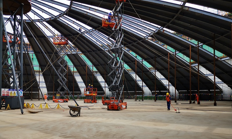 近年來，中國化學工程十四公司憑借領先的大型LNG儲罐施工技術，已先后承建廣匯能源呂四港區LNG分銷轉運站安裝工程、連云港石化有限公司16萬m3乙烷低溫罐區建筑安裝工程、江蘇濱海液化天然氣項目1#、2#內罐安裝工程等多項大型低溫儲罐建設工程，掌握了領先的施工技術。圖為施工現場。