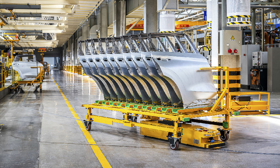 圖為長安汽車合肥工廠的AGV無人小車。