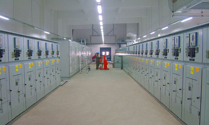 圖為高壓變電所已完成調試。