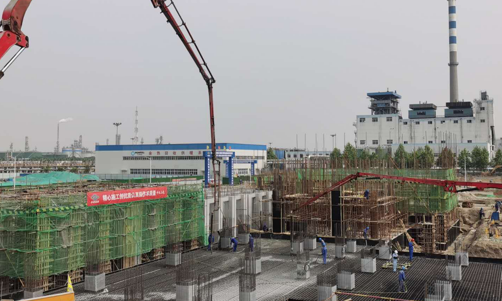 6月2日，中國化學工程三化建承建的淄博海益碳三綜合利用項目丙烷脫氫制丙烯裝置完成大型反應框架基礎3959立方大體積混凝土澆筑，標志著該項目主體工程施工正式拉開序幕。