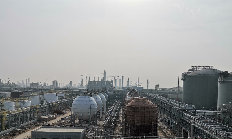 5月16日，由中國化學工程十六化建承建的萬華化學聚氨酯產業鏈一體化乙烯項目VI標段安裝工程最后一臺球罐氣密試驗通過驗收。萬華煙臺聚氨酯產業鏈一體化乙烯項目為山東省百萬噸級乙烯項目，總投資168億元，占地2400畝。該項目的建設有利于完善萬華煙臺工業園聚氨酯產業鏈一體化，推動產業平衡發展。項目采用國際最先進工藝和萬華自主研發的環保法PO/SM技術，致力打造國內最高水平的乙烯產業鏈。