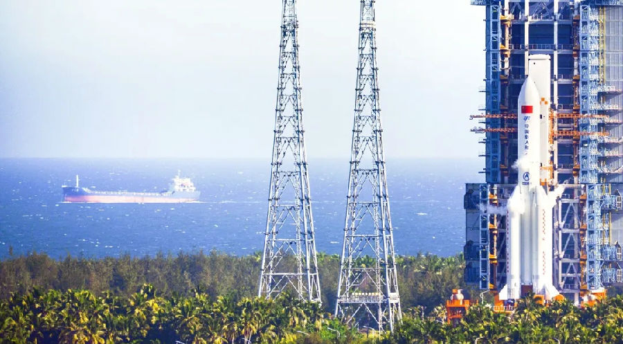 長五B火箭準備起飛。（宿東 攝）
