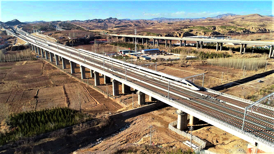 目前，他們已完成橋梁“四電”接口引入防撞工程復檢、自檢工作。圖為已完工的戴家營大橋。