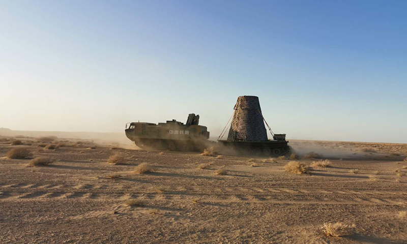 為減少疫情期間人員接觸風險，該公司負責人親自帶隊，一行4人驅車經過3000多公里的長途跋涉奔赴目的地。演練過程中，戈壁地表氣溫高達58℃，空氣干燥、揚塵大，不僅是對裝備的一次考驗，對于參試人員也是一種挑戰。