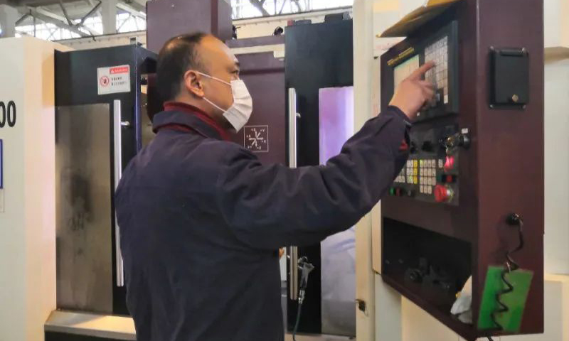 兵器工業集團江南工業集團提前布置謀劃，采取“精準復工”的模式，穩扎穩打逐步恢復生產能力，干部職工迎難而上，努力奮戰，一季度順利完成各批次產品總裝任務，主營業務收入完成年度預算的32.43%，與去年同期相比增長195.75%，利潤同比增加194.08%。