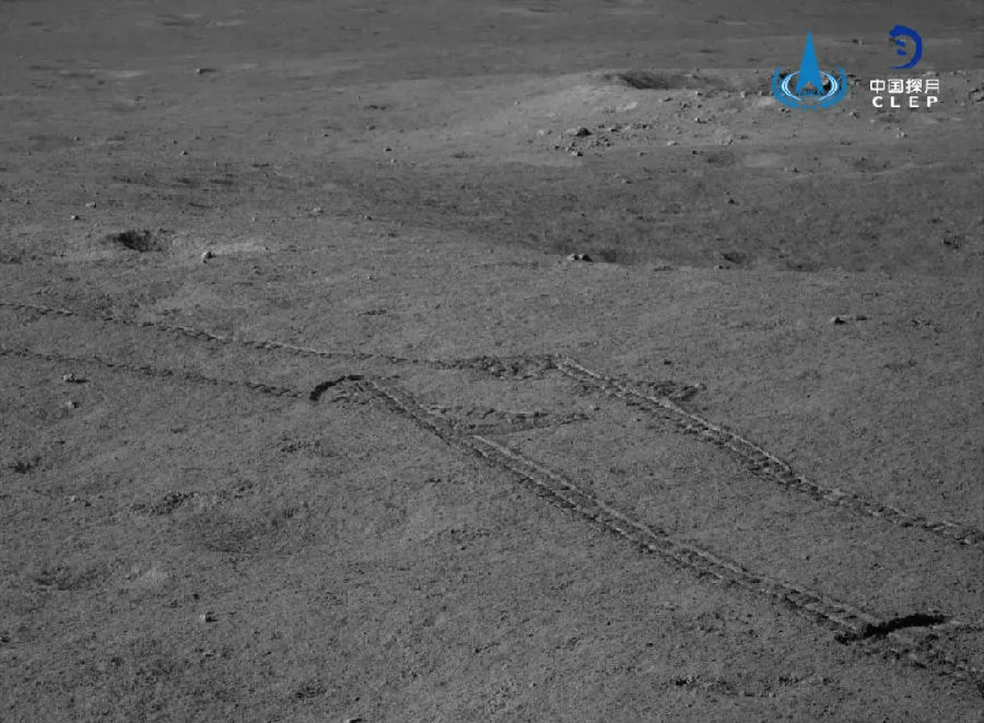 在本月晝工作期，著陸器搭載的月表中子及輻射劑量探測儀、低頻射電頻譜儀將按計劃開機工作，“玉兔二號”月球車攜帶全景相機、測月雷達、紅外成像光譜儀、中性原子探測儀等科學載荷，將繼續向西北方向行進，開展巡視探測任務。在此期間，全景相機預計在接近月午時進行環拍探測，紅外成像光譜儀將進行定標和紅外探測，測月雷達將在行駛過程中開展同步探測。著陸月背以來，嫦娥四號著陸器和“玉兔二號”月球車獲取了大量的探測數據，有效載荷工作狀態正常，地面各測控站和中心數據接收及處理正常。