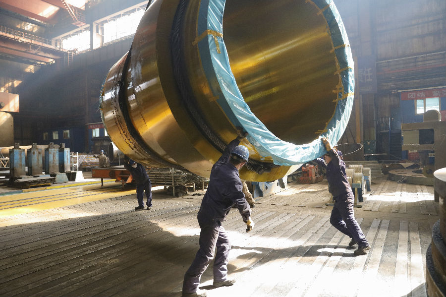 哈電集團電機公司高效有序推進復工復產，完成了白鶴灘3號機主軸精鏜等多個主件生產任務，全面保證了各重點項目主件總體計劃進度。在疫情防控和復工復產任務最關鍵的2月份，水電生產完成標準工時83691小時，較2019年月平均工時提效了12%。