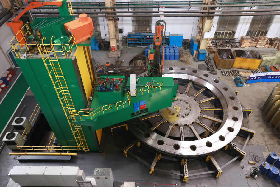 近日，通過安排部署和專項落實，哈電集團及各所屬企業進一步壓實疫情防控“安全線”，按下復工復產“快進鍵”，在持續加強和鞏固疫情防控工作的同時，也為保障經濟社會平穩發展注入了源源動力。