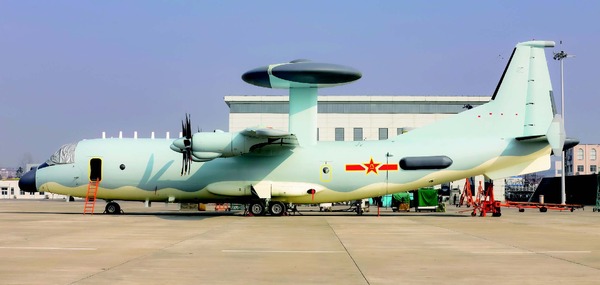 經過多日鏖戰，3月17日晚，空警500預警機某架機整機涂裝作業順利通過軍檢，航空工業陜飛總裝廠圓滿完成一季度整機涂裝任務。圖為涂裝后的空警500預警機。