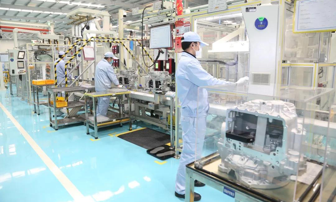 青山工業改革不停步，緊隨技術和趨勢發展變革，成立軟件中心。公司生產不松勁，發布《銷售總公司強激勵硬約束實施管理辦法》。生產制造部強化工作的牽引和統籌協調，品質部改進和提升質量體系能力，采購配套部著力供應鏈能力提升，目前DCT產能達到每日1100/臺。