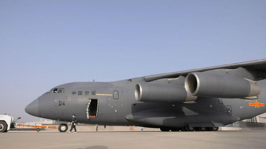 2月21日，運20飛機整裝待發，伴隨發動機的轟鳴，如鯤鵬展翅，凌空而起。航空工業西飛按計劃轉場交付復工后首架運20飛機，為圓滿完成全年試飛交付任務奠定了基礎。