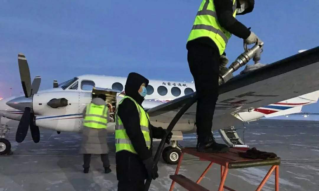 新巴爾虎右旗距物資轉運機場陸上交通時間為4個小時左右，經內蒙古通航應急小組研究，派出應急保障車輛一臺和工作人員兩名，與新巴爾虎右旗人民醫院物資運輸人員在高速路進行物資交接。與此同時，內蒙古通航運行保障部門開展飛行計劃申報、航路天氣研究、航前檢查等工作。