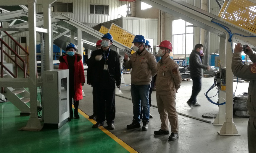 中國化學工程所屬桂林公司橡膠生產基地對生產班組進行了合理調整，將原有的生產工段劃分為若干個功能獨立的生產小組，既保證了生產突擊的靈活性，也減少了人員流動。在當地政府部門的全力協助下，生產基地于2月10日正式復工，當日復工人數119人，一線工人到崗率超過80%。圖為生產基地現場。