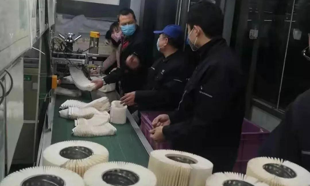 2月5日，航空工業新航接到福田汽車援建武漢火神山負壓救護車車載過濾器的產品訂單。在全力打好戰“疫”阻擊戰的嚴峻形勢面前，航空工業新航主動溝通并嚴格執行涉及防控管理等46項工作的防控預案。截至目前，20余名黨員骨干完成700余件產品，確保疫情防控和生產交付兩不誤。