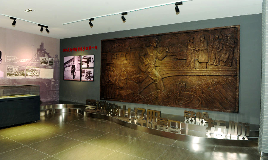 1958年11月15日，雷鋒同志響應“全國支援鞍鋼”的號召，告別家鄉，奔赴鞍鋼參加建設。61年后的同一日，歷時4個半月的改擴建，煥然一新的鞍鋼雷鋒紀念館重新開館。