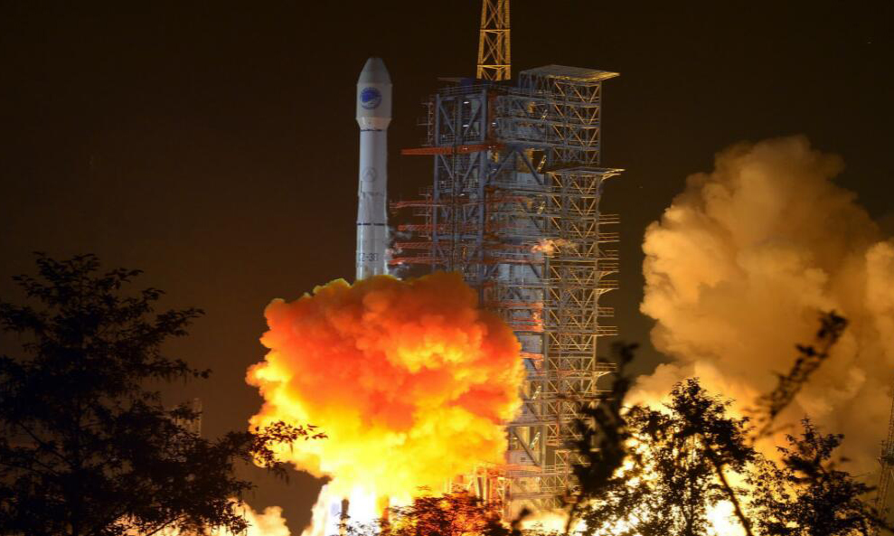 11月5日1時43分，我國在西昌衛星發射中心用長征三號乙運載火箭，成功發射第四十九顆北斗導航衛星。這顆衛星也是北斗三號IGSO軌道（傾斜地球同步軌道）的最后一顆星，標志著該軌道的組網順利完成。圖為發射現場。