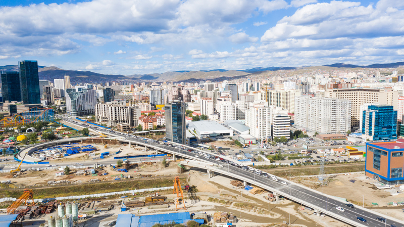 圖為9月15日在蒙古國首都烏蘭巴托航拍的該國最大互通立交橋。新華社發（徐彬攝）