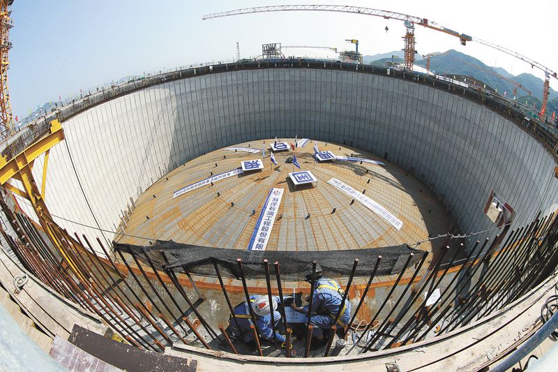 8月13日上午11時左右，中國海油氣電集團浙江LNG接收站二期工程項目F罐完成氣壓升頂，標志著浙江LNG接收站二期工程項目3座16萬立方米儲罐氣壓升頂工作全部完成，現場全面進入罐頂和罐內安裝施工作業階段。