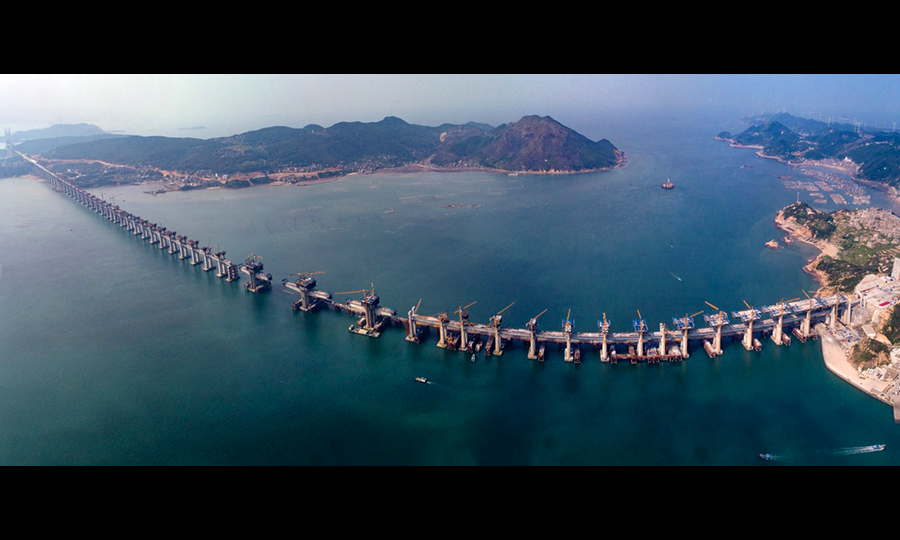 圖為建設中的平潭海峽公鐵兩用大橋。