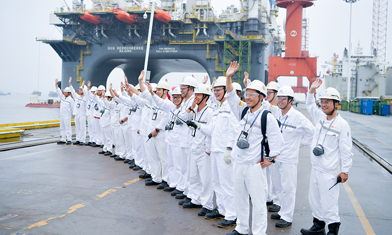 圖為2019年7月10日，招商極地探險郵輪1號船（CMHI-196-1）離港試航。