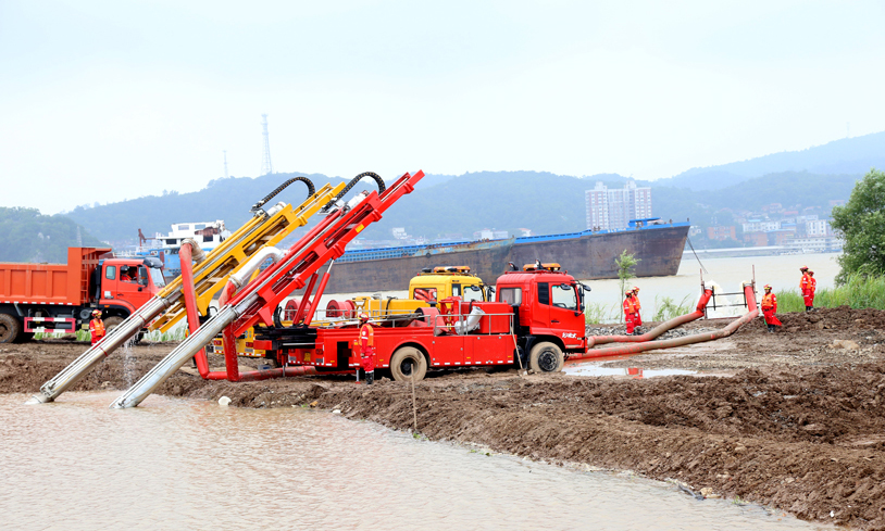 圖為龍吸水正在作業。