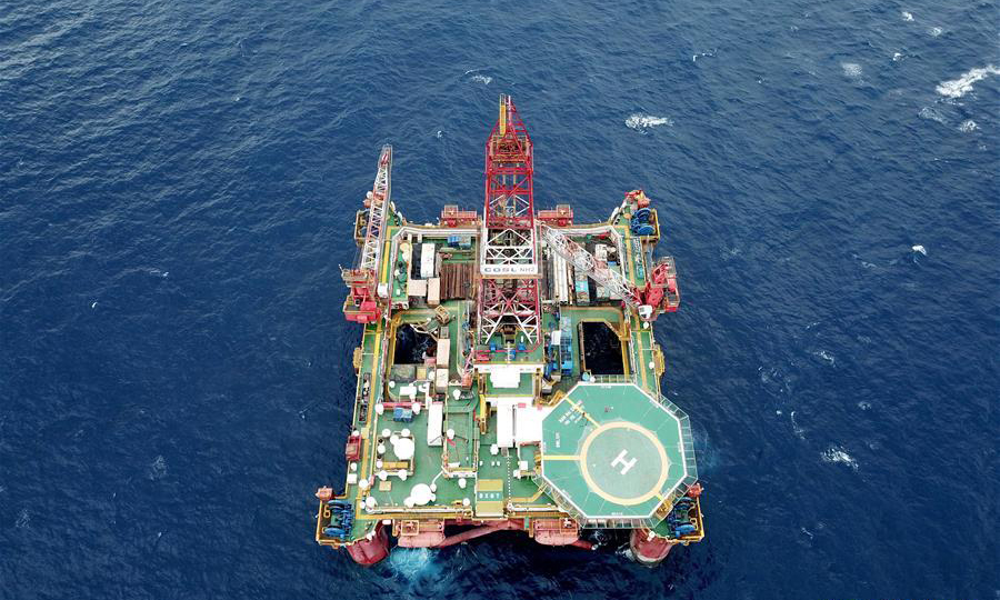 圖為5月24日拍攝的“南海二號”半潛式鉆井平臺。（新華社記者 王毓國 攝）