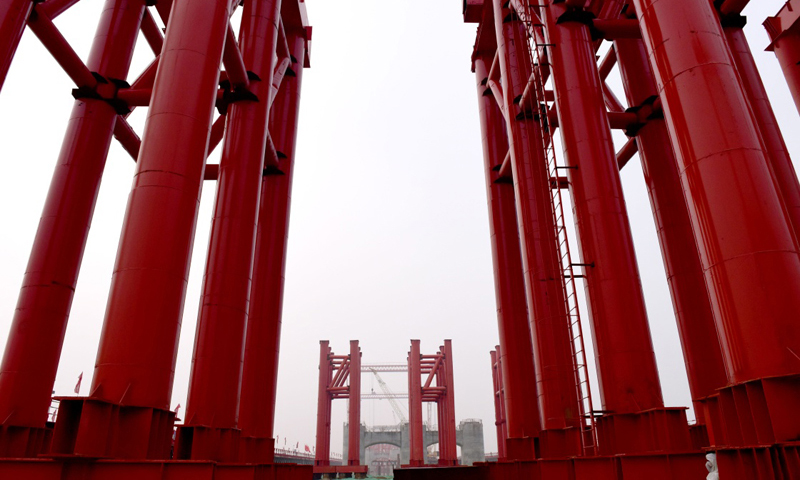 圖為3月3日，施工中的鄭濟高鐵鄭州黃河特大橋。（新華社記者 朱祥 攝）