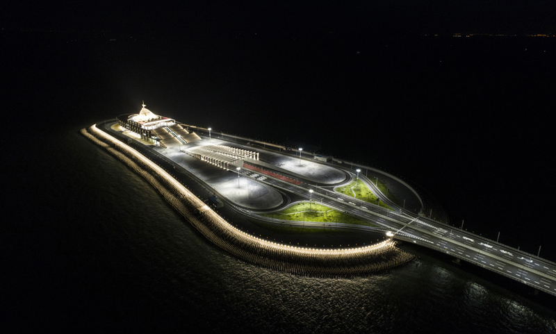 圖為10月13日無人機拍攝的港珠澳大橋香港段。（新華社記者 呂小煒 攝）