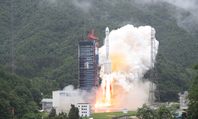 這次發射的北斗導航衛星和配套運載火箭（及遠征一號上面級）分別由中國航天科技集團有限公司所屬的中國空間技術研究院和中國運載火箭技術研究院抓總研制。這是長征系列運載火箭的第281次飛行。新華社發（梁珂巖 攝）