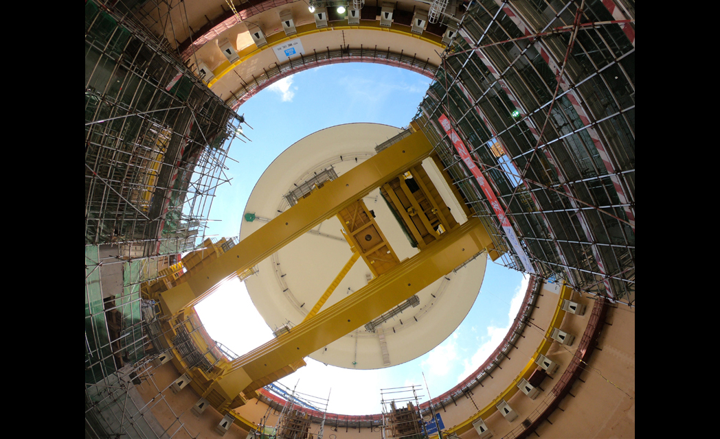 5月23日拍攝的中廣核防城港核電二期工程3號機組穹頂吊裝施工現場。新華社發（廣西防城港核電公司供圖）