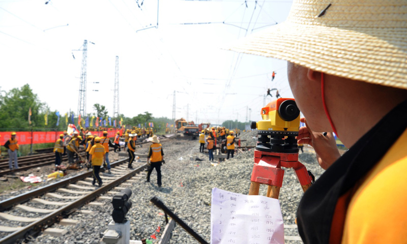 5月16日拍攝的陽安二線褒河站施工現場。新華社發（張博文 攝）
