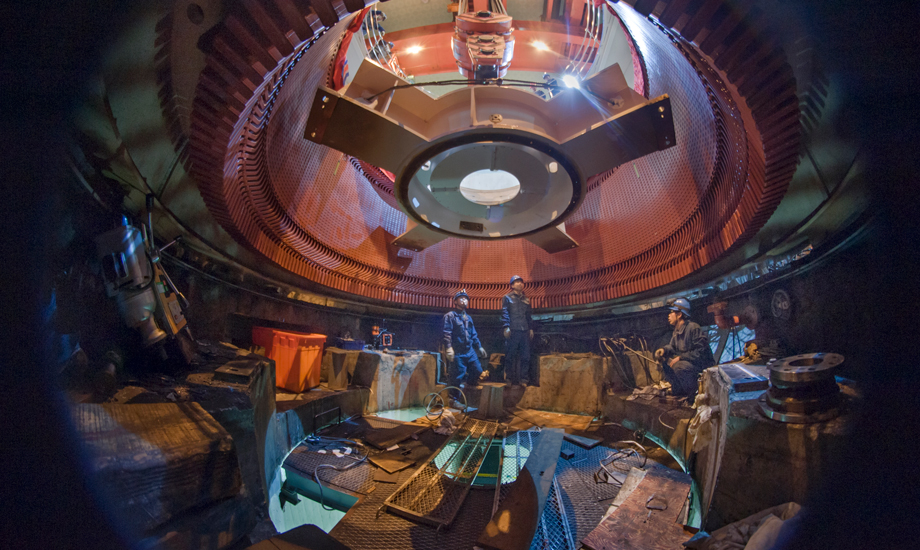 華電福新安砂電廠青年突擊隊助力機組大修。（作者：宋佳娥）